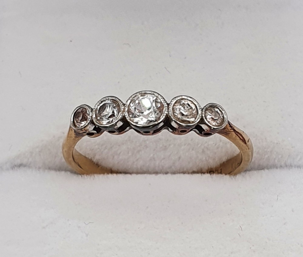platinum set white sapphires 9ct gold ring size m12