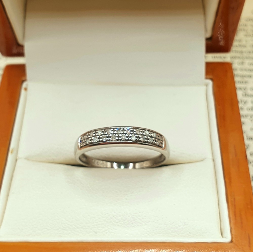 diamond set 9ct white gold ring size p